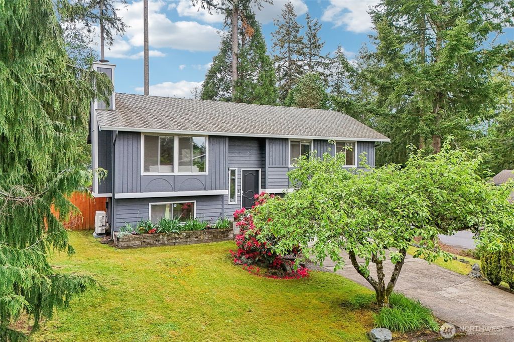 Photo of 15209 SE 176th Place, Renton, WA 98058 (MLS # 2377854)