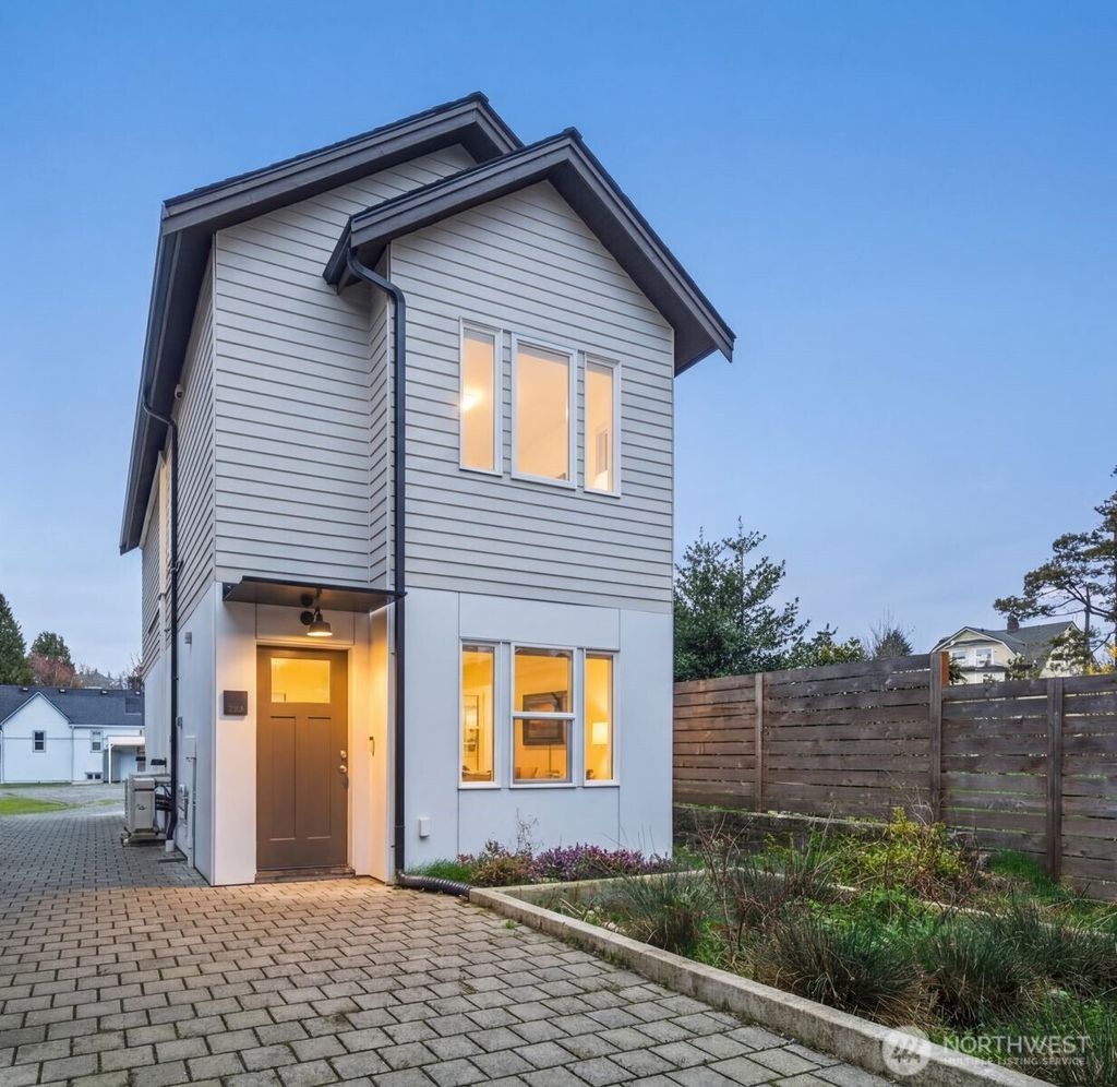 Photo of 2211 17th Avenue S, Seattle, WA 98144 (MLS # 2487704)