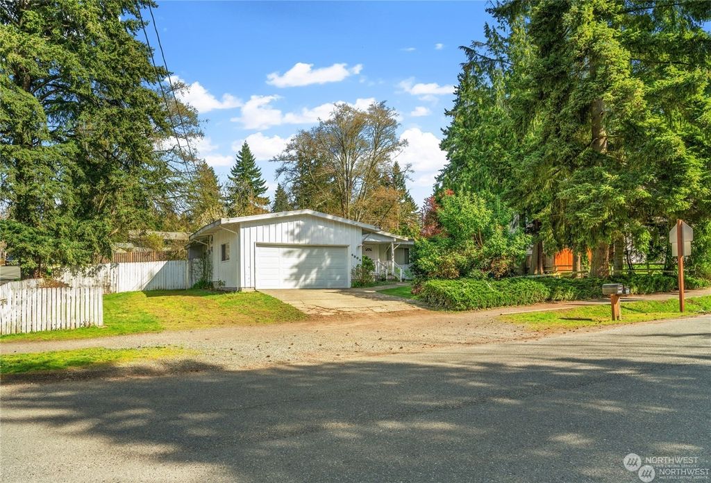 Photo of 4204 88th Avenue SE, Mercer Island, WA 98040 (MLS # 2219447)