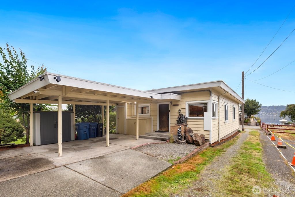 Photo of 10006 Rainier Avenue S, Seattle, WA 98178 (MLS # 2440026)
