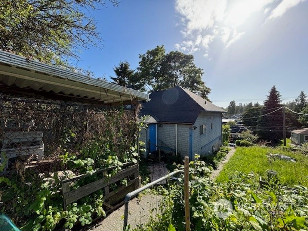 Photo of 910 29th Avenue, Seattle, WA 98122 (MLS # 2247960)