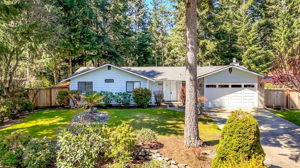Photo of 11706 16th Avenue NW, Gig Harbor, WA 98332 (MLS # 2504163)