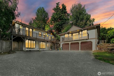 Photo of 18901 61 Avenue NE, Kenmore, WA 98028 (MLS # 2514337)