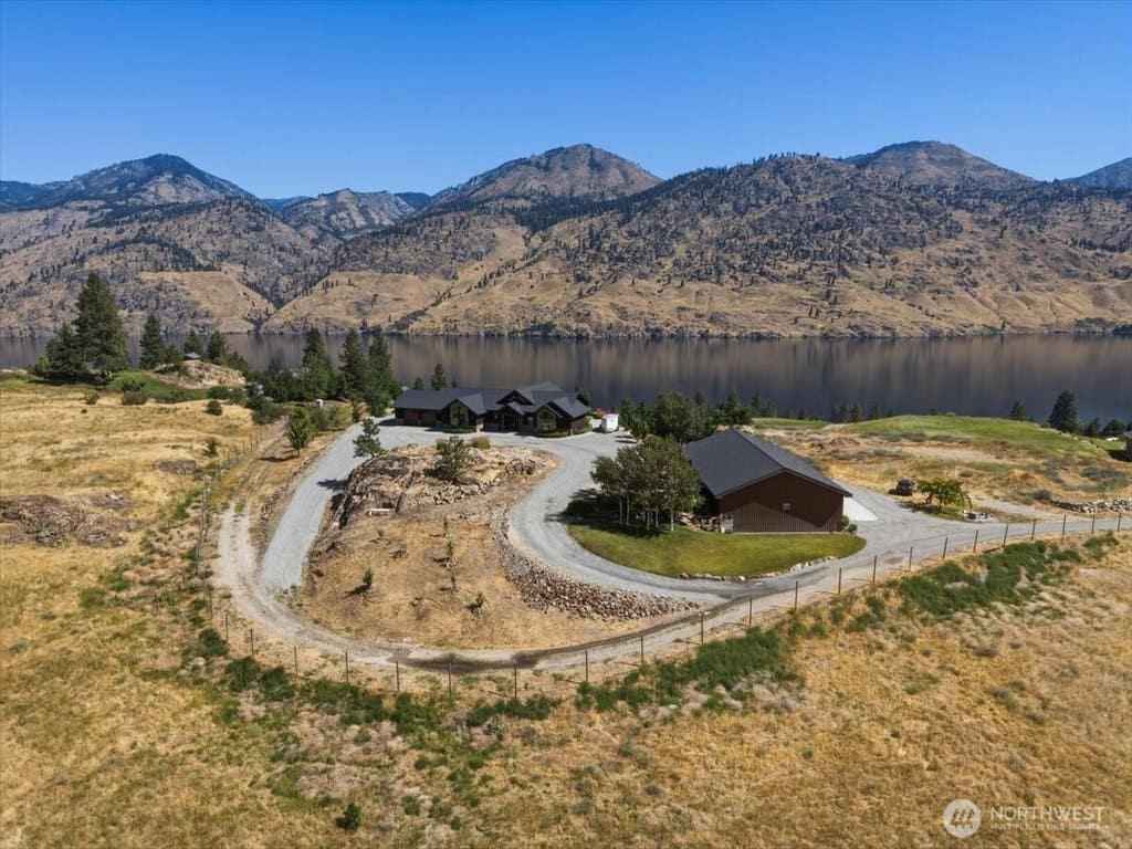 Photo of 206 Mountain Lake Lane, Chelan, WA 98816 (MLS # 2555165)