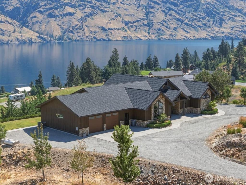 Photo of 206 Mountain Lake Lane, Chelan, WA 98816 (MLS # 2555165)
