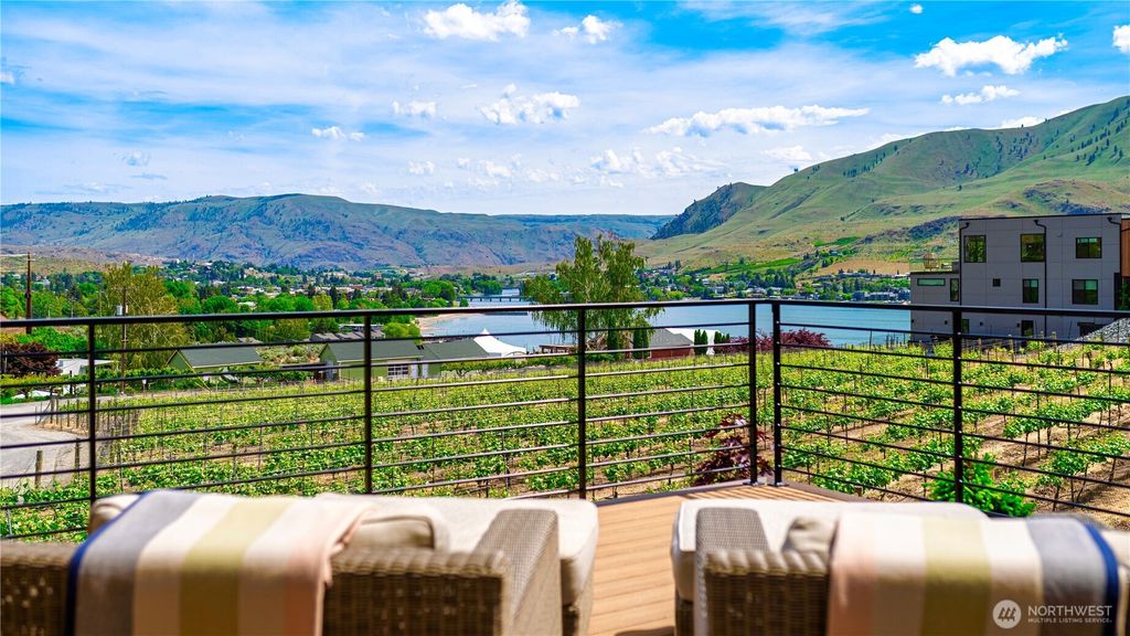 Photo of 203 Bluebell Court, Chelan, WA 98816 (MLS # 2525535)