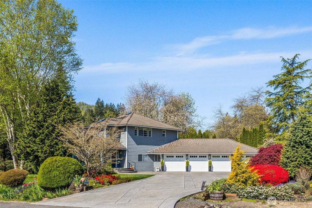 Photo of 13515 208th Avenue SE, Issaquah, WA 98027 (MLS # 2374975)