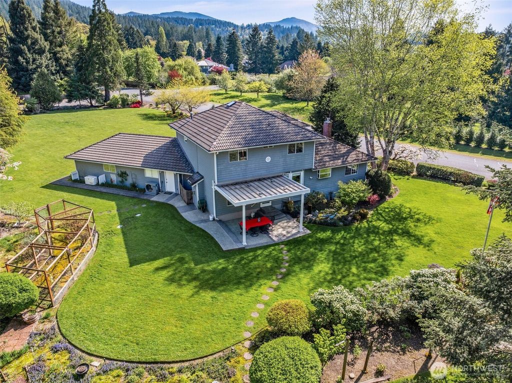Photo of 13515 208th Avenue SE, Issaquah, WA 98027 (MLS # 2374975)