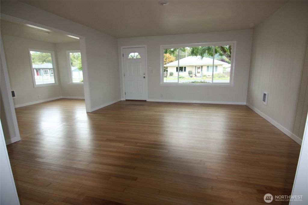 Photo of 413 SE Roake Avenue, Castle Rock, WA 98611 (MLS # 2440357)