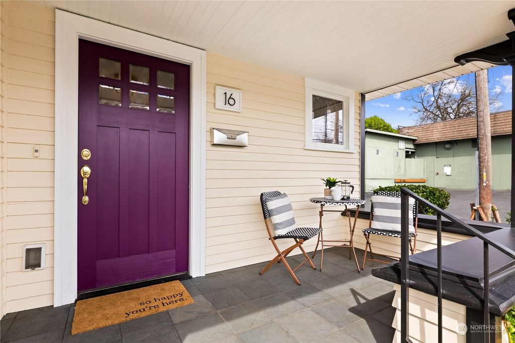 Photo of 16 W McGraw Street, Seattle, WA 98119 (MLS # 2051034)