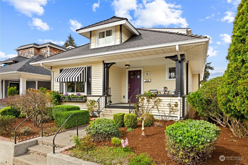 Photo of 16 W McGraw Street, Seattle, WA 98119 (MLS # 2051034)