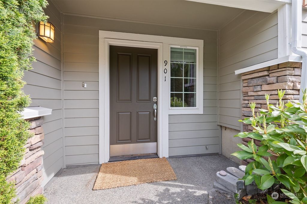 Photo of 11881 SE 4th Place #901, Bellevue, WA 98005 (MLS # 2065417)