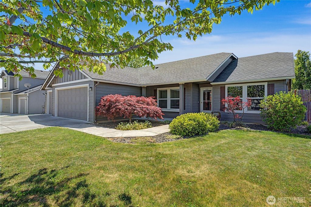 Photo of 5929 Bluewood Street, West Richland, WA 99353 (MLS # 2516989)