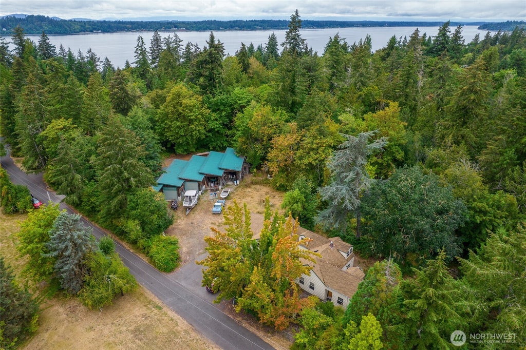 Photo of 110 39th Avenue NE, Olympia, WA 98506 (MLS # 2577597)