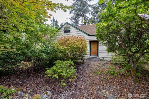 Photo of 110 39th Avenue NE, Olympia, WA 98506 (MLS # 2577597)