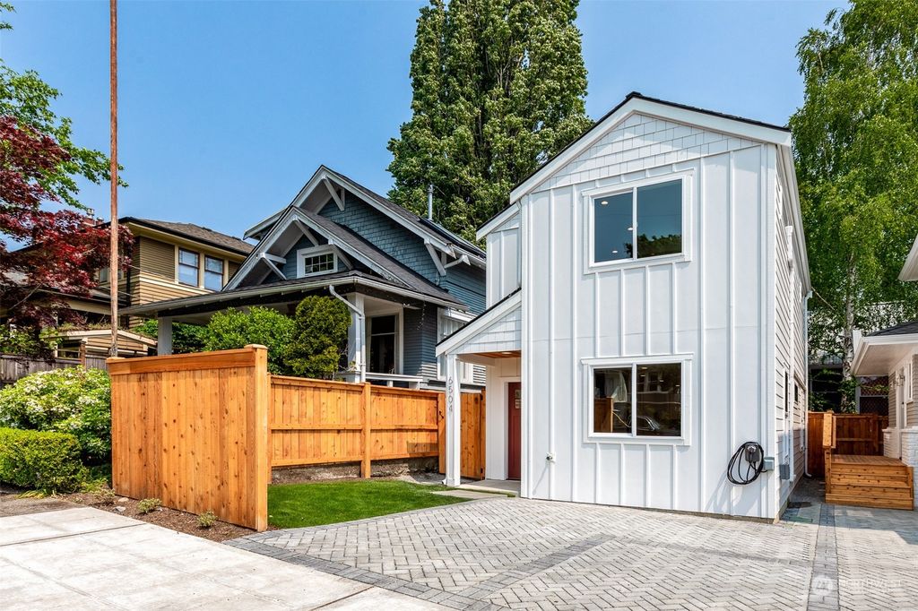 Photo of 6504 18th Avenue NE, Seattle, WA 98115 (MLS # 2063235)