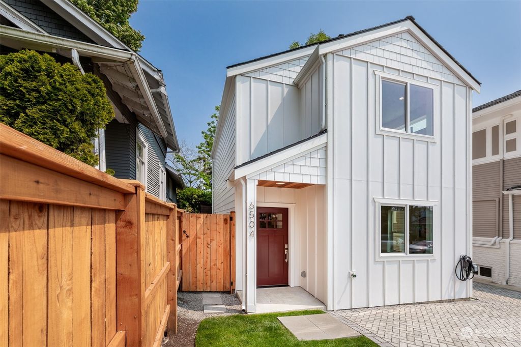 Photo of 6504 18th Avenue NE, Seattle, WA 98115 (MLS # 2063235)