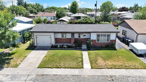 Photo of 827 S Juniper Drive, Moses Lake, WA 98837 (MLS # 2540330)