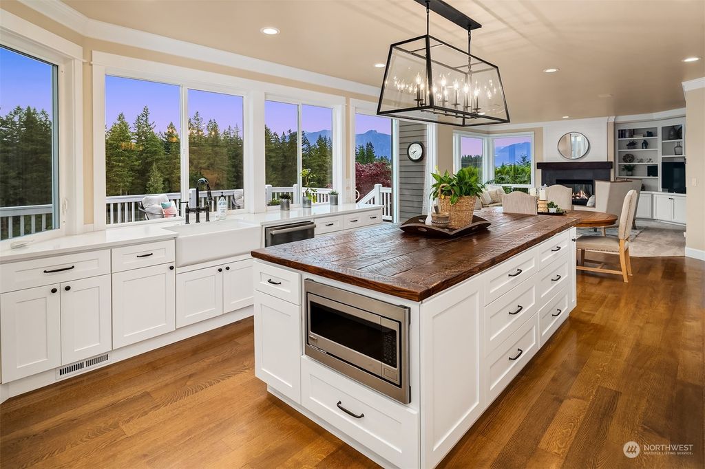 Photo of 6766 Cascade Avenue SE, Snoqualmie, WA 98065 (MLS # 2001600)