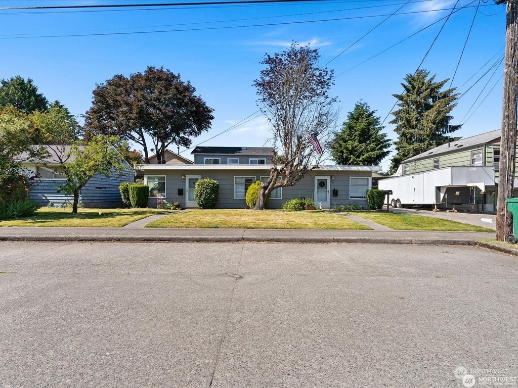 Photo of 732 -734 N 91st St, Seattle, WA 98103 (MLS # 2322361)