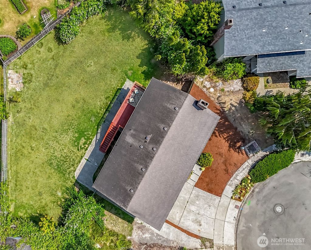 Photo of 1637 Jefferson Court SE, Renton, WA 98058 (MLS # 2398185)