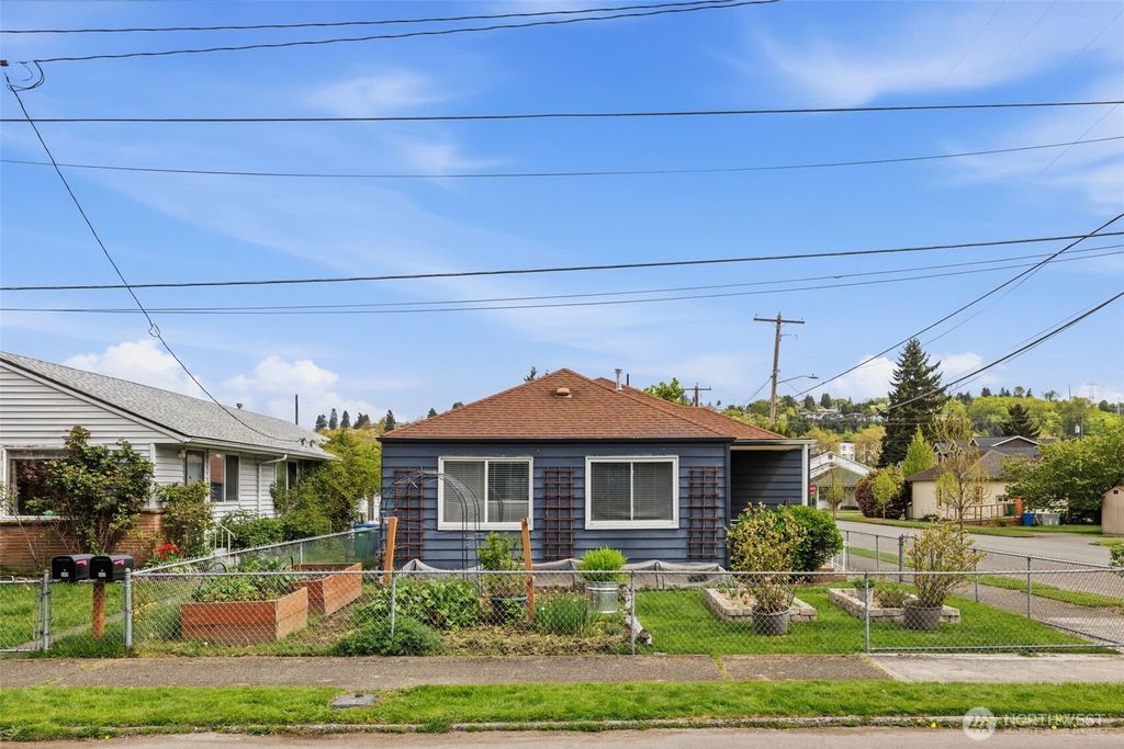 Photo of 544 Whitworth Avenue S, Renton, WA 98057 (MLS # 2514605)