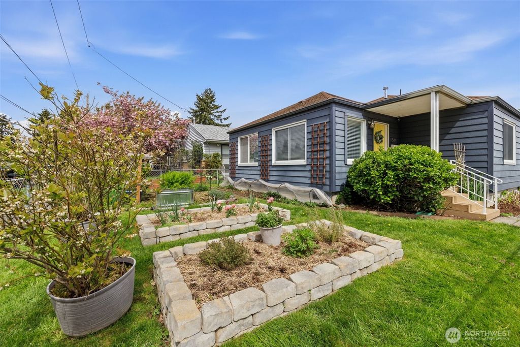 Photo of 544 Whitworth Avenue S, Renton, WA 98057 (MLS # 2514605)