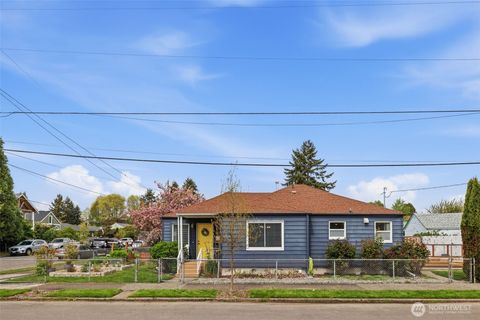 Photo of 544 Whitworth Avenue S, Renton, WA 98057 (MLS # 2514605)