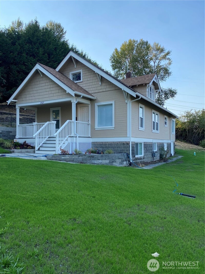 1427 E Fairbanks Street