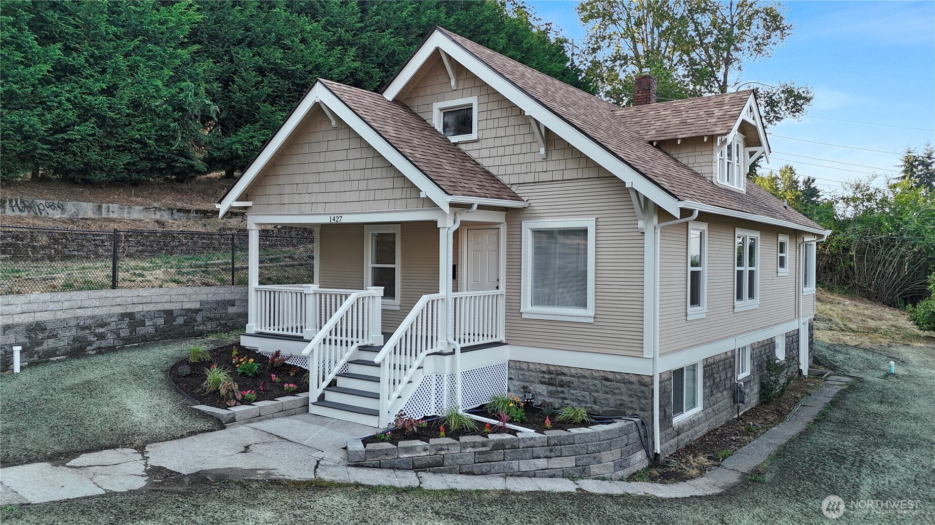 1427 E Fairbanks Street