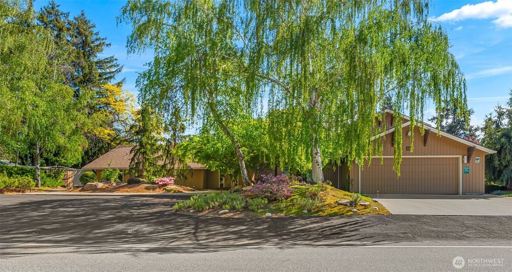 Photo of 414 19th Street NE, East Wenatchee, WA 98802 (MLS # 2514870)