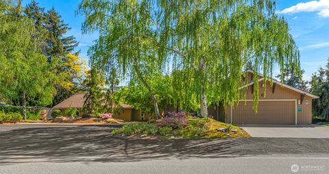 Photo of 414 19th Street NE, East Wenatchee, WA 98802 (MLS # 2514870)
