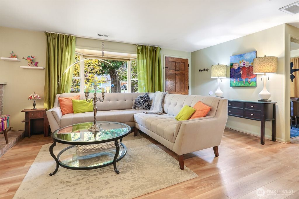 Photo of 16720 North Park Avenue N, Shoreline, WA 98133 (MLS # 2442896)