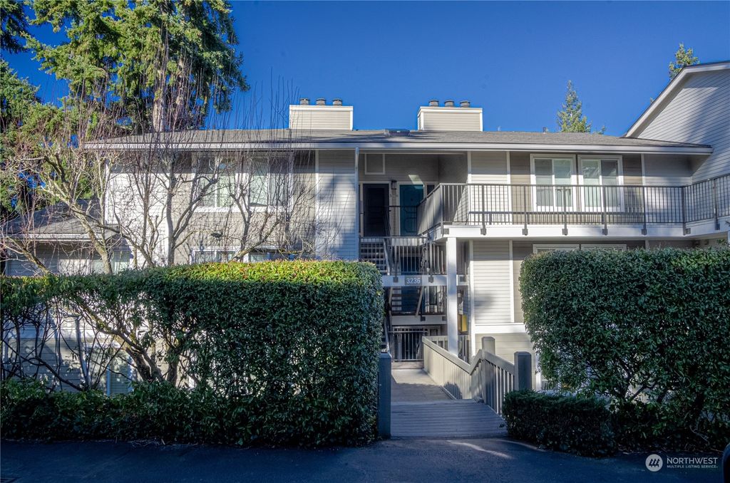 Photo of 3236 80th Avenue SE #1, Mercer Island, WA 98040 (MLS # 2067900)