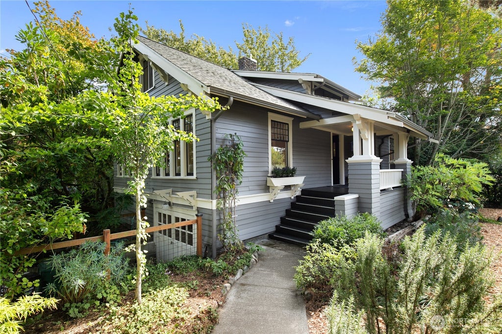 Photo of 5018 Latona Avenue NE, Seattle, WA 98105 (MLS # 2585899)