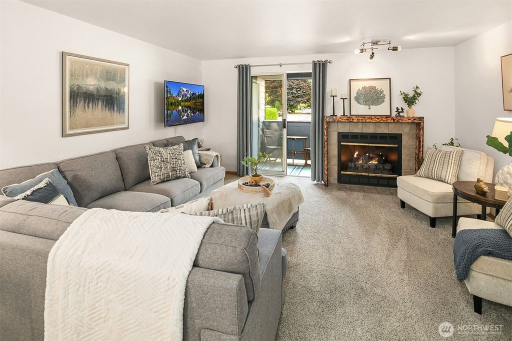 Photo of 260 Newport Way NW #23, Issaquah, WA 98027 (MLS # 2421985)