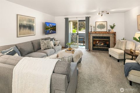 Photo of 260 Newport Way NW #23, Issaquah, WA 98027 (MLS # 2421985)