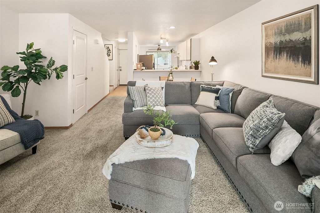 Photo of 260 Newport Way NW #23, Issaquah, WA 98027 (MLS # 2421985)