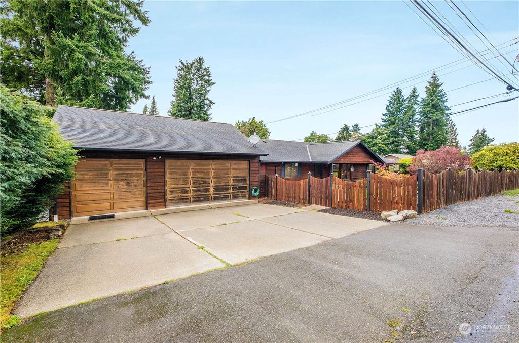 Photo of 6202 W Magnolia Avenue, Everett, WA 98203 (MLS # 2166834)