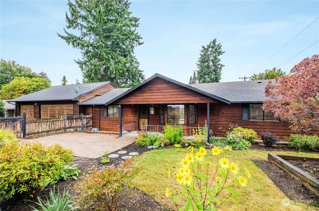 Photo of 6202 W Magnolia Avenue, Everett, WA 98203 (MLS # 2166834)