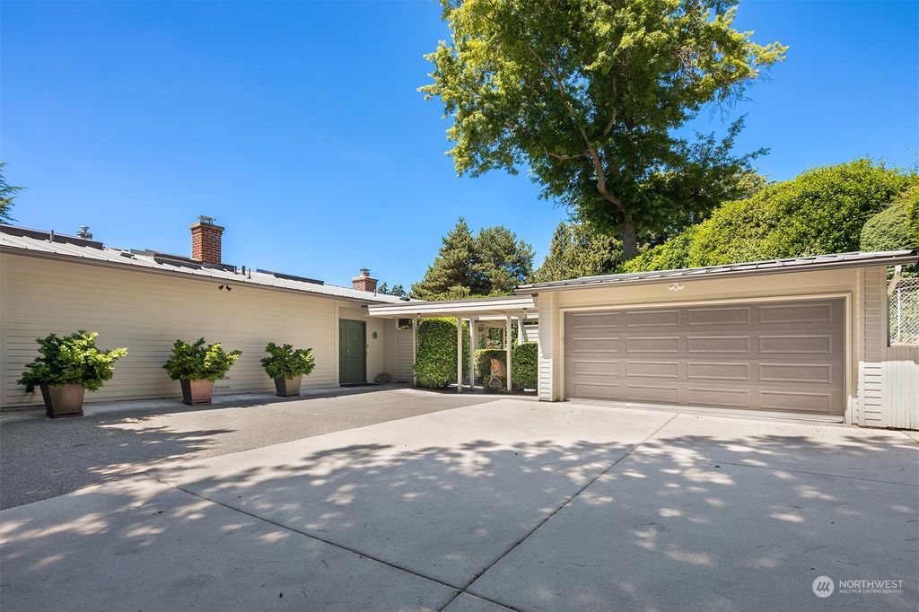 Photo of 7430 SE 40th Street, Mercer Island, WA 98040 (MLS # 2143596)
