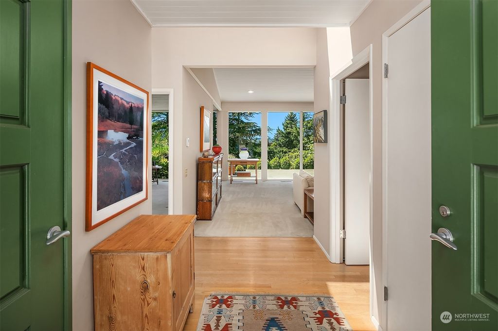 Photo of 7430 SE 40th Street, Mercer Island, WA 98040 (MLS # 2143596)