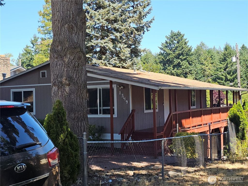 Photo of 1349 S Highland Drive, Tacoma, WA 98465 (MLS # 2457988)