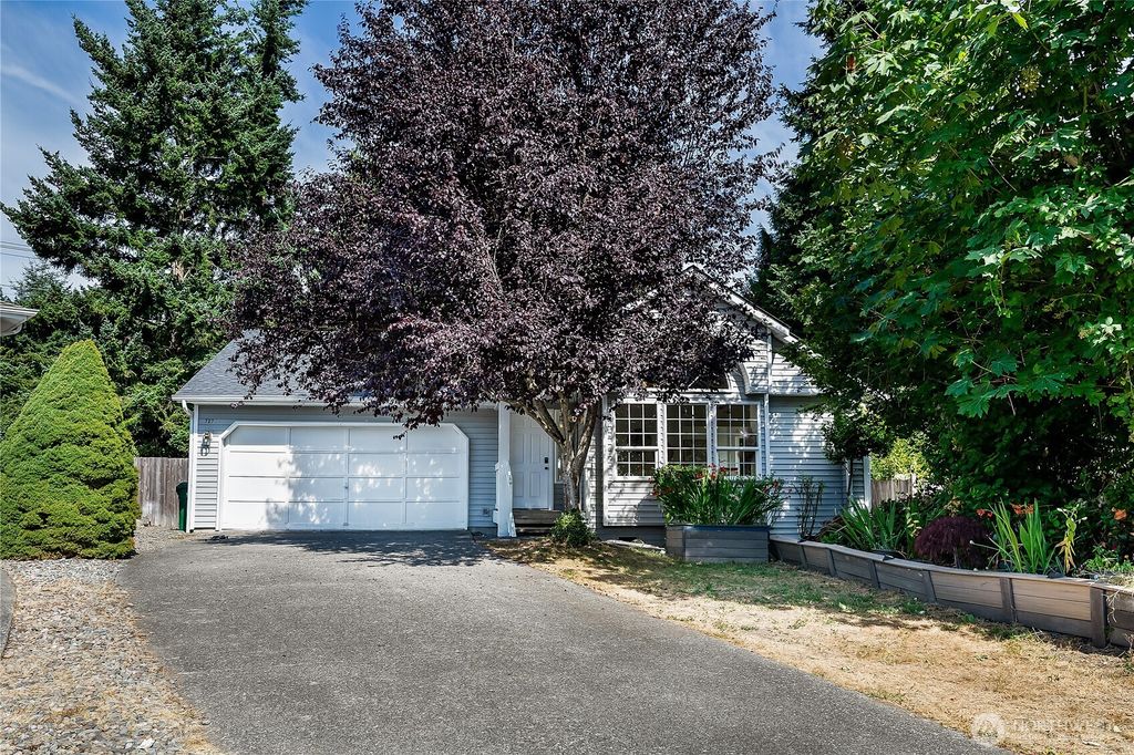 Photo of 727 145th Place SW, Lynnwood, WA 98087 (MLS # 2414467)