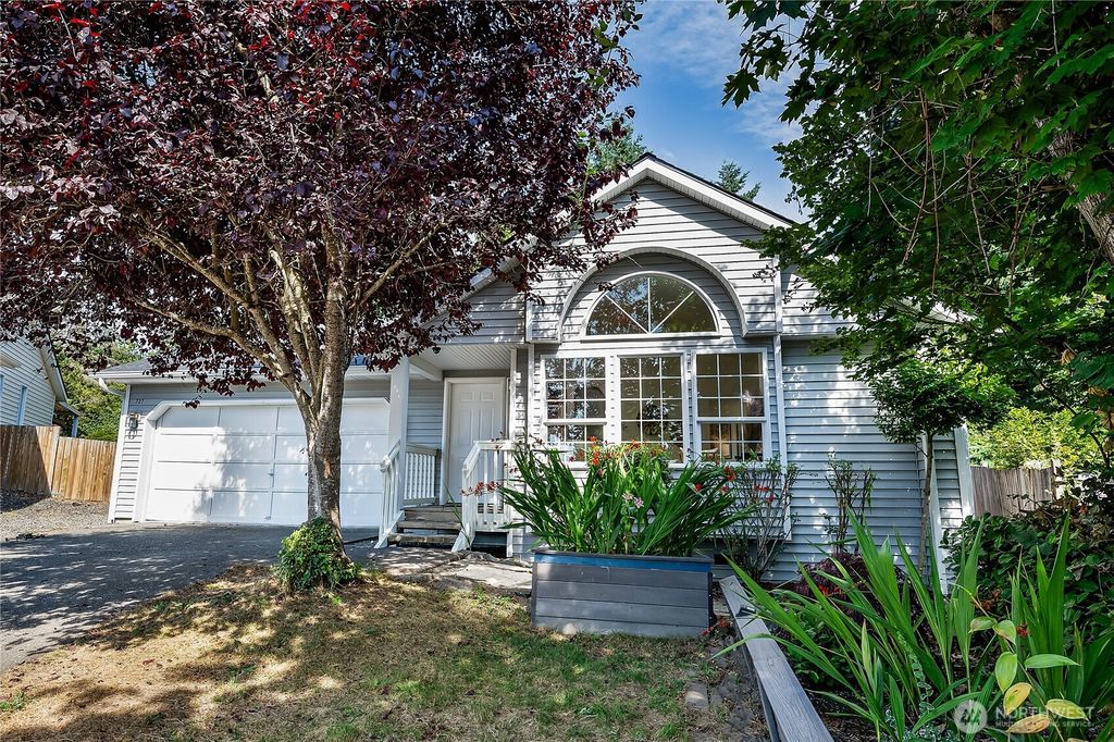 Photo of 727 145th Place SW, Lynnwood, WA 98087 (MLS # 2414467)