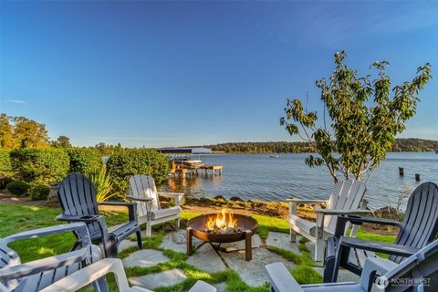Photo of 17765 Beach Drive NE, Lake Forest Park, WA 98155 (MLS # 2388013)