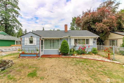Photo of 1425 118th Street S, Tacoma, WA 98444 (MLS # 2559582)