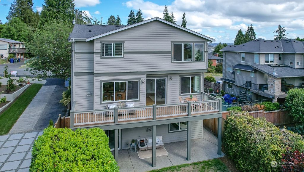 Photo of 4511 NE 110th Street, Seattle, WA 98125 (MLS # 2251497)