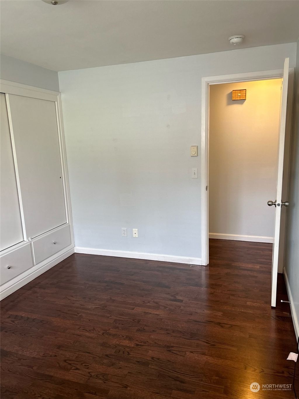 Photo of 725 Van De Vanter Avenue, Kent, WA 98030 (MLS # 2215840)