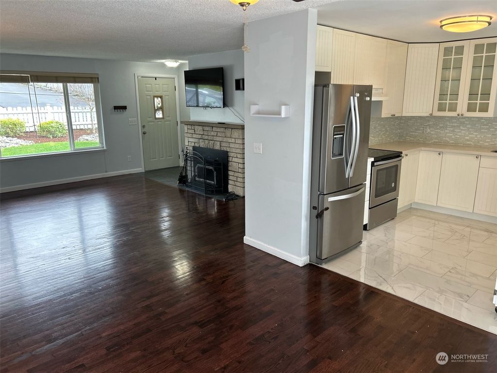 Photo of 725 Van De Vanter Avenue, Kent, WA 98030 (MLS # 2215840)
